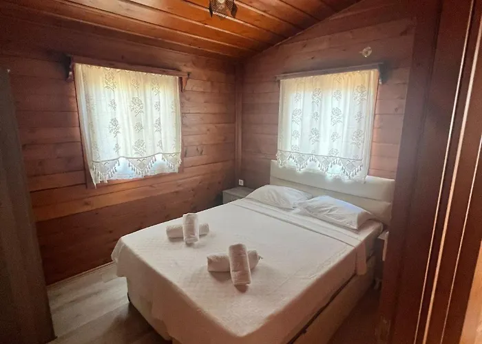 Bed and breakfast Woodentowns-ahsap Evler 3*