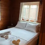Alojamento de Acomodação e Pequeno-almoço Woodentowns-ahsap Evler 3*